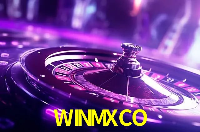 Una escena digital vívida inspirada en casino con WINMXCO mostrado prominentemente, luces brillantes, fichas, cartas y acentos dorados.